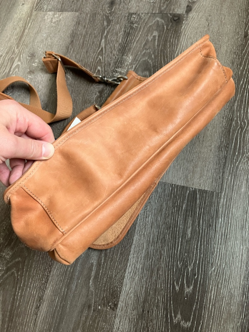 El Portal vintage Classic Tan Leather Messenger Bag - Picture 4 of 17